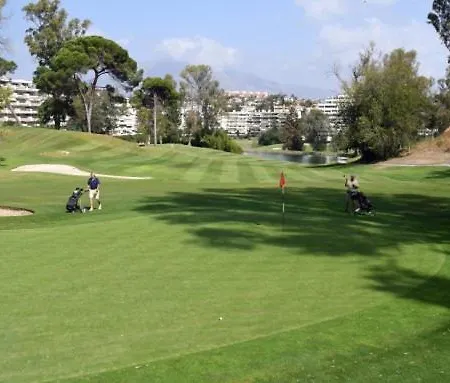 Atico 2 En Campo De Golf Guadalmina, Apartment